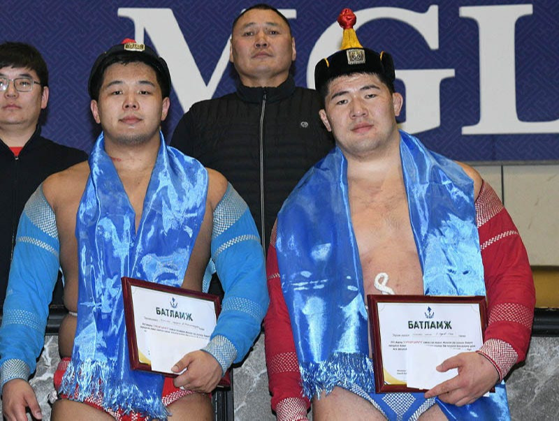 Аймаг, цэргийн харцага, начингуудын барилдаанд аймгийн харцага Б.Ренчинжүгдэр түрүүллээ